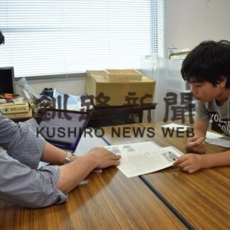 学芸員の仕事を体験　博物館で五十嵐君【釧路市】(2023-08-13)