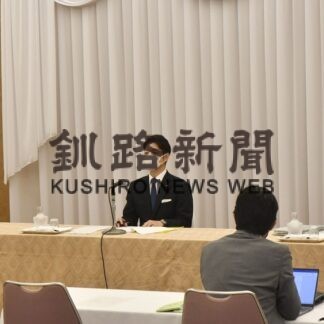 両陛下、漁業関係者と懇談　絵画・習字コンクールの優秀作品御覧に【釧路市】(2023-09-17)