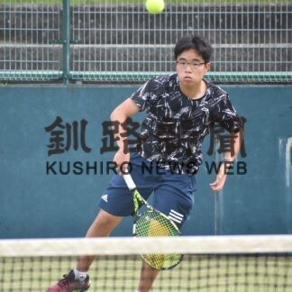 男子青柳、女子佐藤（釧湖陵１年）アベックＶ　高校テニス釧根支部予選【釧路市】(2023-09-04)
