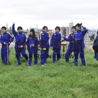 アイヌ民族の暮らしは　釧明輝高、チャシ訪れ学ぶ【釧路市】(2023-09-28)