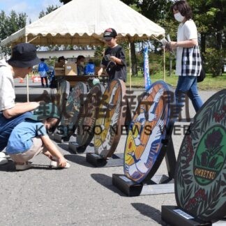 デザインマンホールに注目　４年ぶり下水道さわやかフェア【釧路市】(2023-09-15)