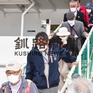 洋上慰霊 島影見ながら　元島民「上陸墓参実現を」【根室】(2023-09-22)