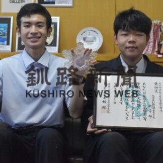明輝２人総文祭で奨励賞　雪の結晶模型に【釧路市】(2023-09-12)