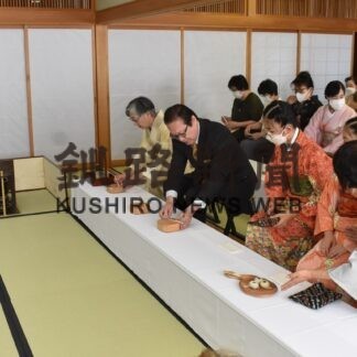 市民に茶道のもてなし提供　裏千家淡交会が慈善茶会【釧路市】(2023-09-21)