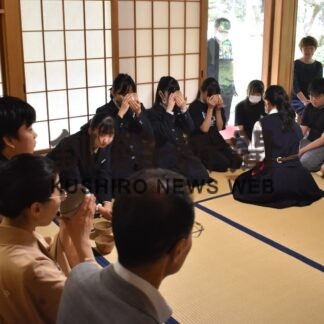小学生たちを「おもてなし」　学校茶道の集い【釧路市】(2023-09-10)