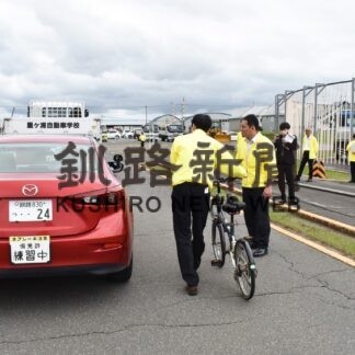 ドライバーの視界確認　釧路星自が白糠高生へ交通安全教育【釧路市】(2023-10-01)