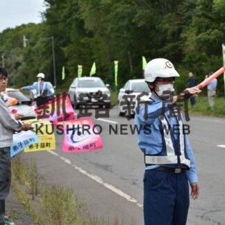 旗の波 交通安全へ訴え_1(2023-09-26)