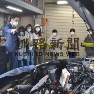 車の自動ブレーキ「驚いた」　新陽小、釧路スバルで授業【釧路市】(2023-10-31)