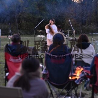 エナさん野外ライブ　力強い歌声披露【中標津】(2023-10-27)