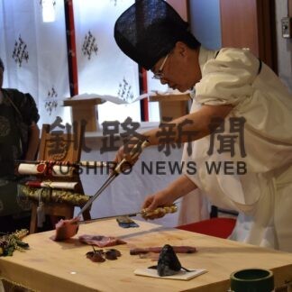 素手で触れずコイさばく　包丁式【釧路市】(2023-10-31)