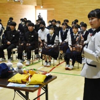 航空の仕事楽しく学ぶ　エア・ドゥ、標茶中で教室【標茶】(2023-10-19)