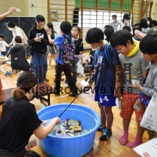 子供らゲームに歓声　鶴野児童センターで祭り【釧路市】(2023-10-06)