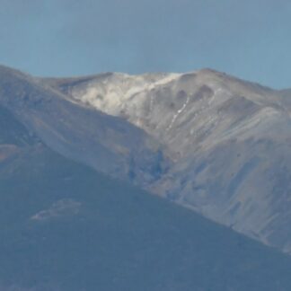 雌阿寒岳で初冠雪【釧路市】(2023-10-23)