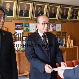 教育長と教育委員２人に辞令交付【釧路市】(2023-10-26)