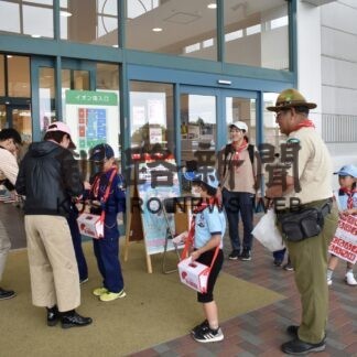 赤い羽根共同募金スタート　スカウトの子供ら街頭で呼び掛け【釧路市】(2023-10-02)