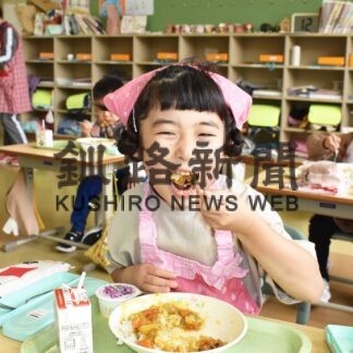 ホッキカレー「おいしい」　小中学校などに提供　野付漁協【別海】(2023-10-28)