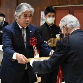 町の発展、文化振興への貢献たたえ　町功労賞・奨励賞表彰式【弟子屈】(2023-10-28)