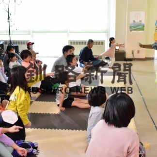 劇団バクが歌や着ぐるみ劇披露　こどものつどい【根室】(2023-11-03)