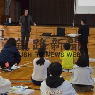 プログラミング学ぶ　芦野小６年生、自動運転の仕組み理解【釧路市】(2023-11-25)