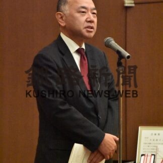 たゆまぬ精進 貢献たたえる　釧新郷土芸術賞贈呈式【釧路市】_4(2023-11-26)