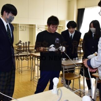 就職、進路の参考に　霧多布高で地元企業講話会【浜中】(2023-11-03)