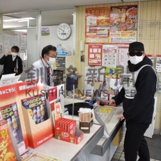 年末の強盗、詐欺に備え　庶路郵便局で模擬訓練【白糠】(2023-11-30)