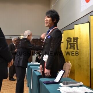 たゆまぬ精進 貢献たたえる　釧新郷土芸術賞贈呈式【釧路市】(2023-11-26)