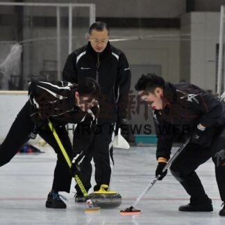 釧路市役所 全勝で頂点　カーリング会長杯、４チームが熱戦【釧路市】(2023-11-14)