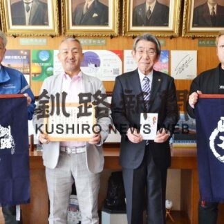 霧フェス売り上げ 市に一部を寄付　匠友会【釧路市】(2023-11-11)