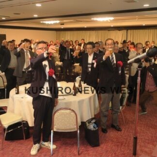 近況や思い出話に花咲かす　東京湖陵会【東京】(2023-11-10)