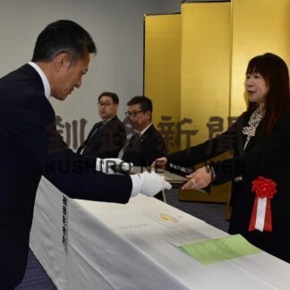 町政発展に長年尽力　厚岸、浜中で町功労者表彰式_1(2023-11-06)