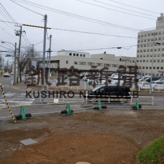 市立病院前交差点拡幅工事に着手　新棟建設本格化を前に【釧路市】(2023-11-25)