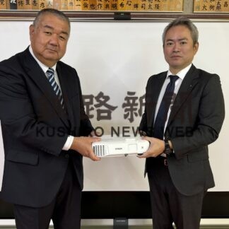 釧路柔道連盟にスクリーン寄贈　釧路西ロータリーク【釧路市】(2023-11-16)