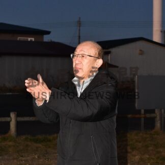 「１１月２６日」４０年変わらぬ参拝　根室の福井さん 納沙布岬に立つ【根室】(2023-11-29)