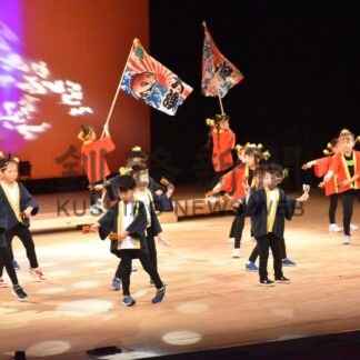 元気に「おゆうぎかい」　根室つくし幼稚園【根室】(2023-12-09)