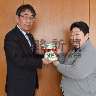 ドナーの必要性伝わって　釧路骨髄バンク推進協会が小中などに図書１５３冊【釧路市】(2023-12-02)