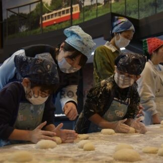 お供え餅作りに挑戦　市立博物館で体験講座【釧路市】(2023-12-28)