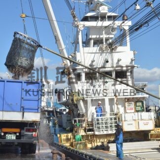 釧路港水揚げ量３２年ぶり日本一　金額も１５年ぶり１４０億円超【釧路市】(2023-12-29)