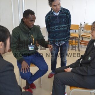 ＪＩＣＡ研修員、白糠高生らと交流【白糠】(2023-12-05)