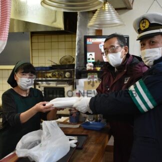 年末の安心安全へ　パトライトや詐欺防止啓発【標茶】_1(2023-12-20)