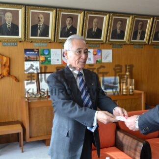 福祉基金に１０万円寄付　コール外商部【釧路市】(2023-12-28)