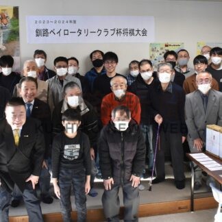 将棋盤はさみ、愛好者真剣勝負　ベイロータリーク杯【釧路市】(2023-12-20)