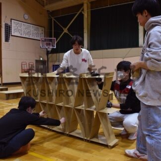 冬の地震想定、手順確認　釧路高専で防災士ら協力、避難所体験【釧路市】(2023-12-14)