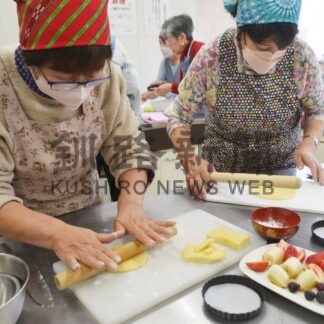 クリスマスタルト作りに町民が挑戦　公民館講座【白糠】(2023-12-19)