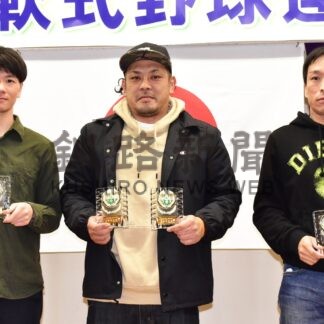 寺嶋さん最多安打と本塁打王　根室軟野連が今季成績表彰【根室】(2023-12-24)