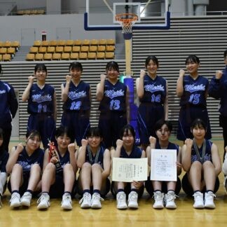 釧北陽 ３年ぶりＶ　釧新杯バスケＵ－１８、女子は釧明輝制す【釧路市】_1(2024-01-22)