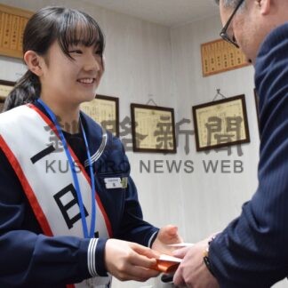 「税務署の仕事に興味」　釧路で初、嵐さん（共栄中３年）一日署長【釧路市】(2024-01-14)