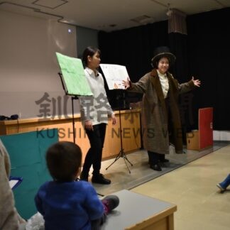 道教育大釧路校生が科学実験披露【釧路市】(2024-01-21)