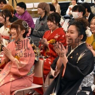 釧根管内町村で「２０歳のつどい」〈上〉_2(2024-01-09)