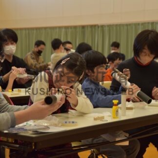 自慢の望遠鏡できた！　親子ら工作チャレンジ【釧路市】(2024-01-30)